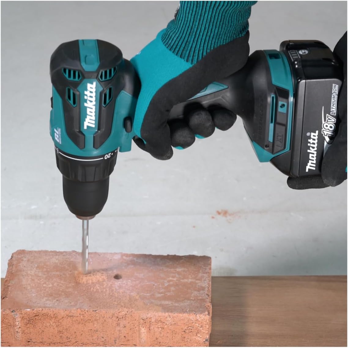 Taladro combinado BL 18V LXT con 2 bat 3Ah + Cargador + Maletín Makita DHP490SFJ