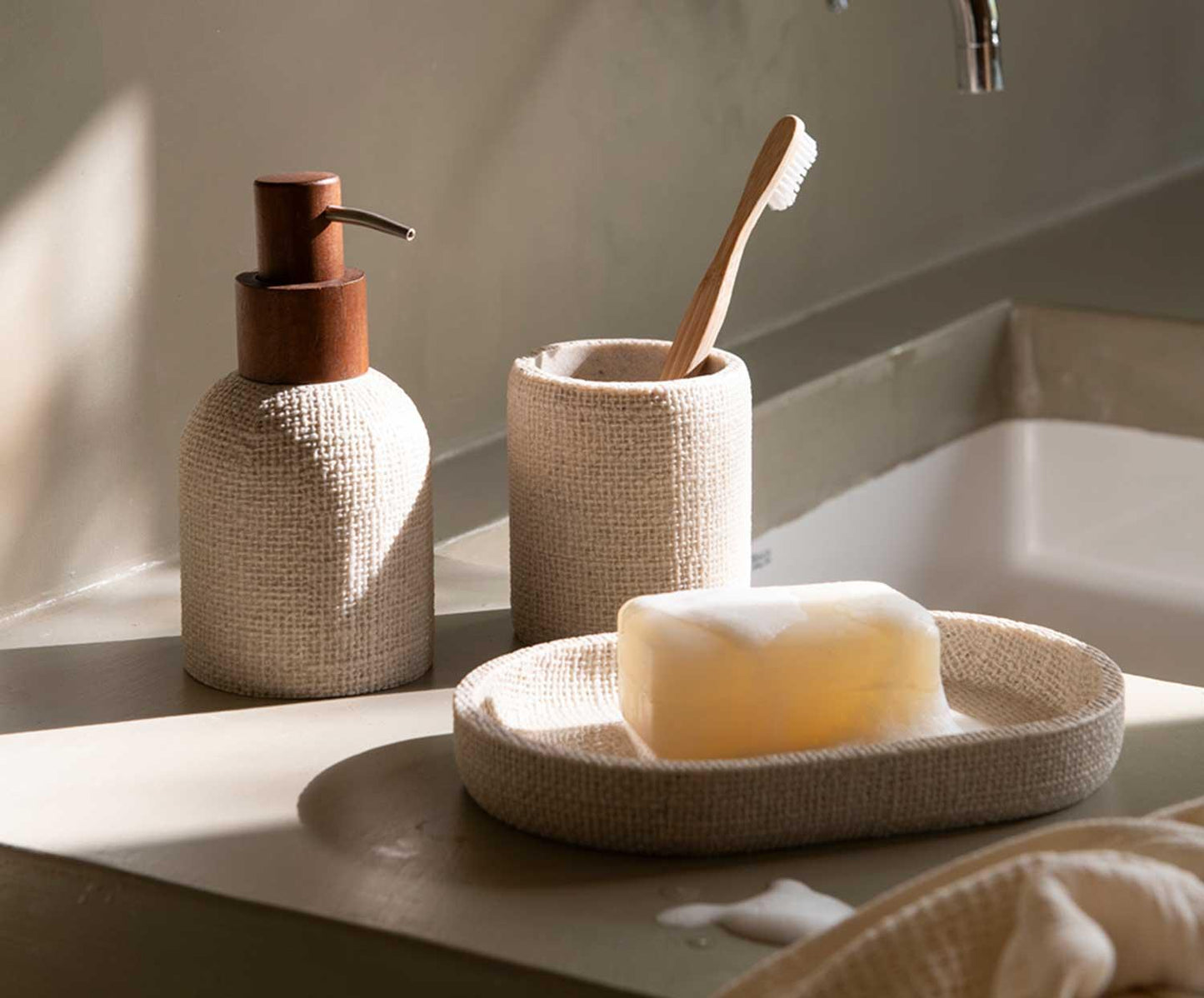 Portacepillos de Poliresina con Textura Ø 7,5 × 9 cm Andrea House