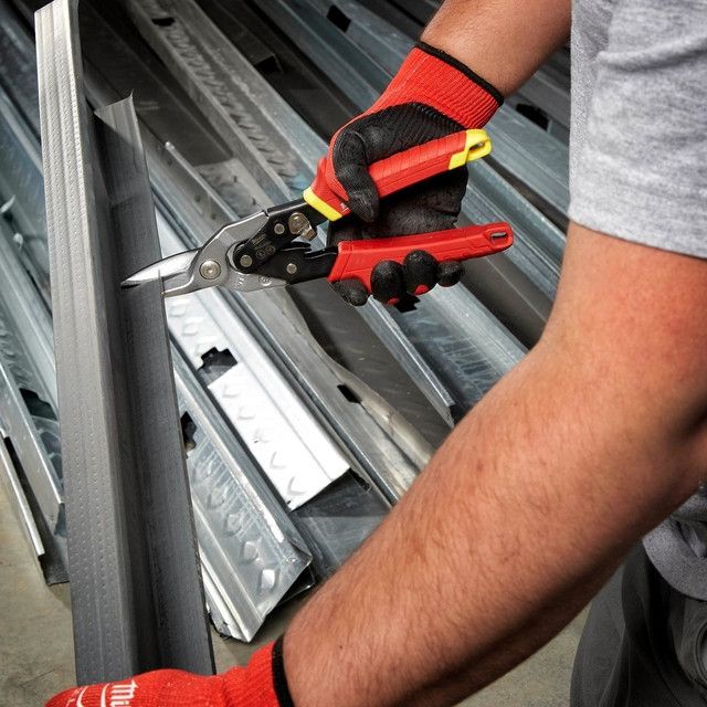 Kit para placa de yeso con tijera cortachapas y serrucho Milwaukee