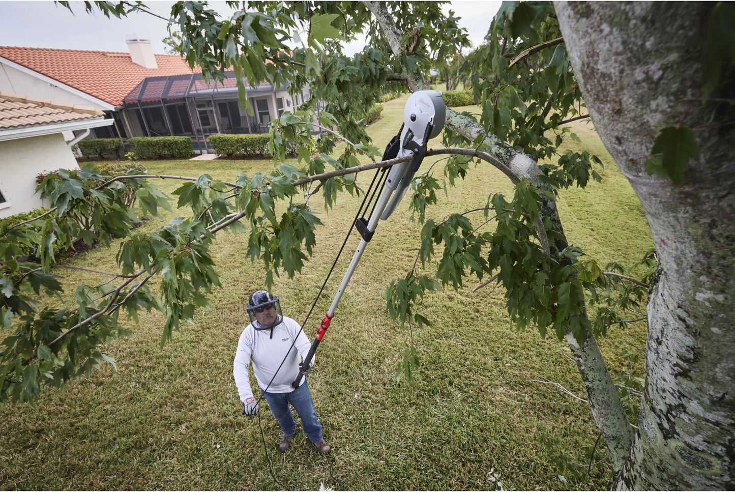Tijera de pértiga con serrucho Milwaukee