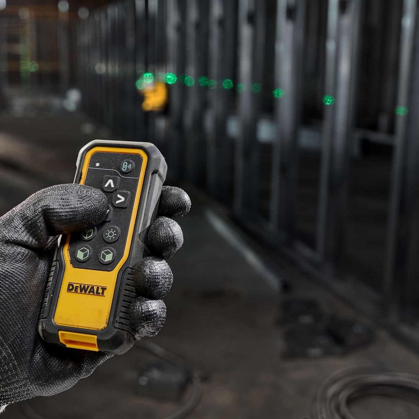 Nivel láser autonivelante Verde con control remoto de 3 lineas 360º XR 18V Dewalt DCLE34035B