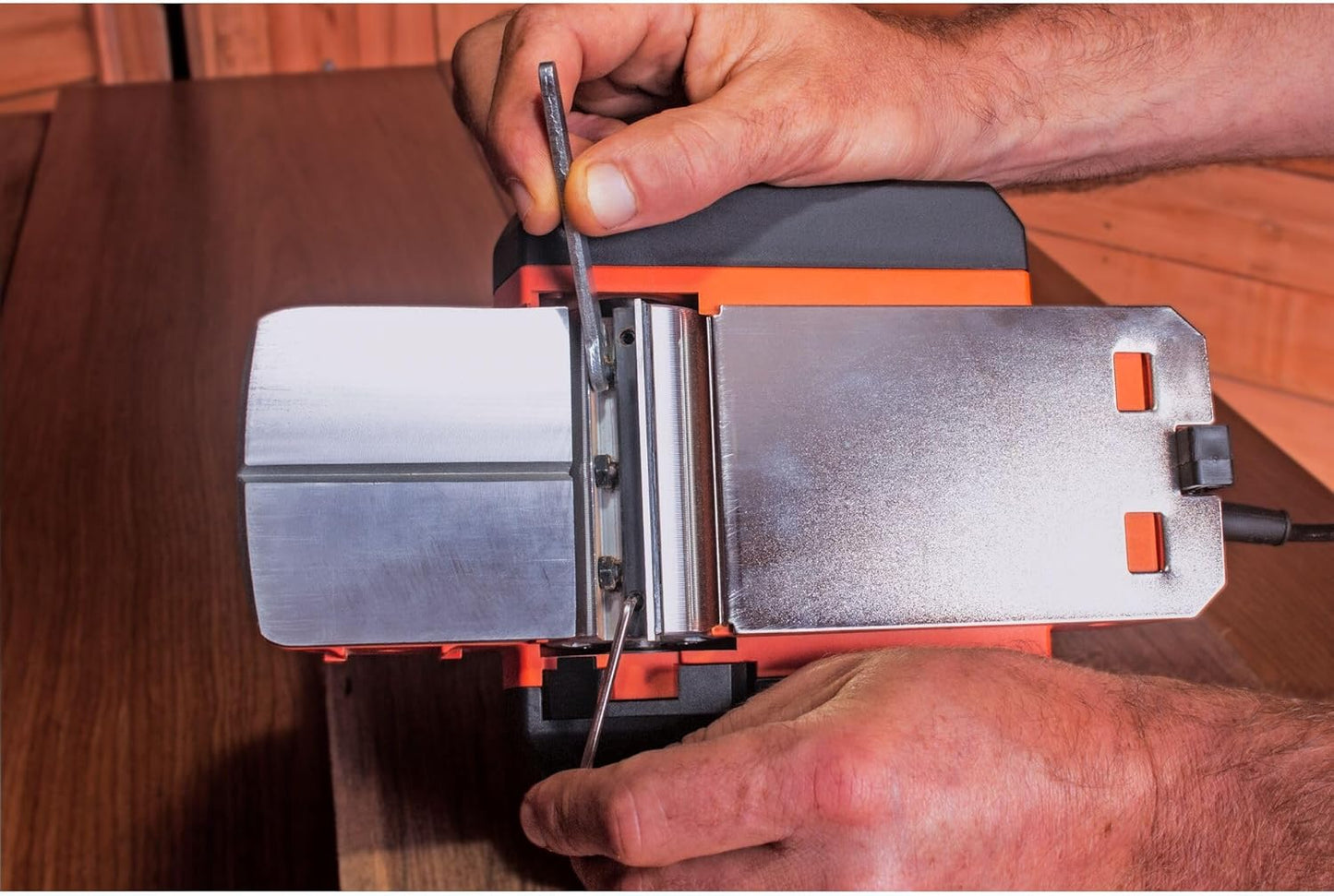 Cepillo eléctrico 710W Black+Decker BEW712-QS