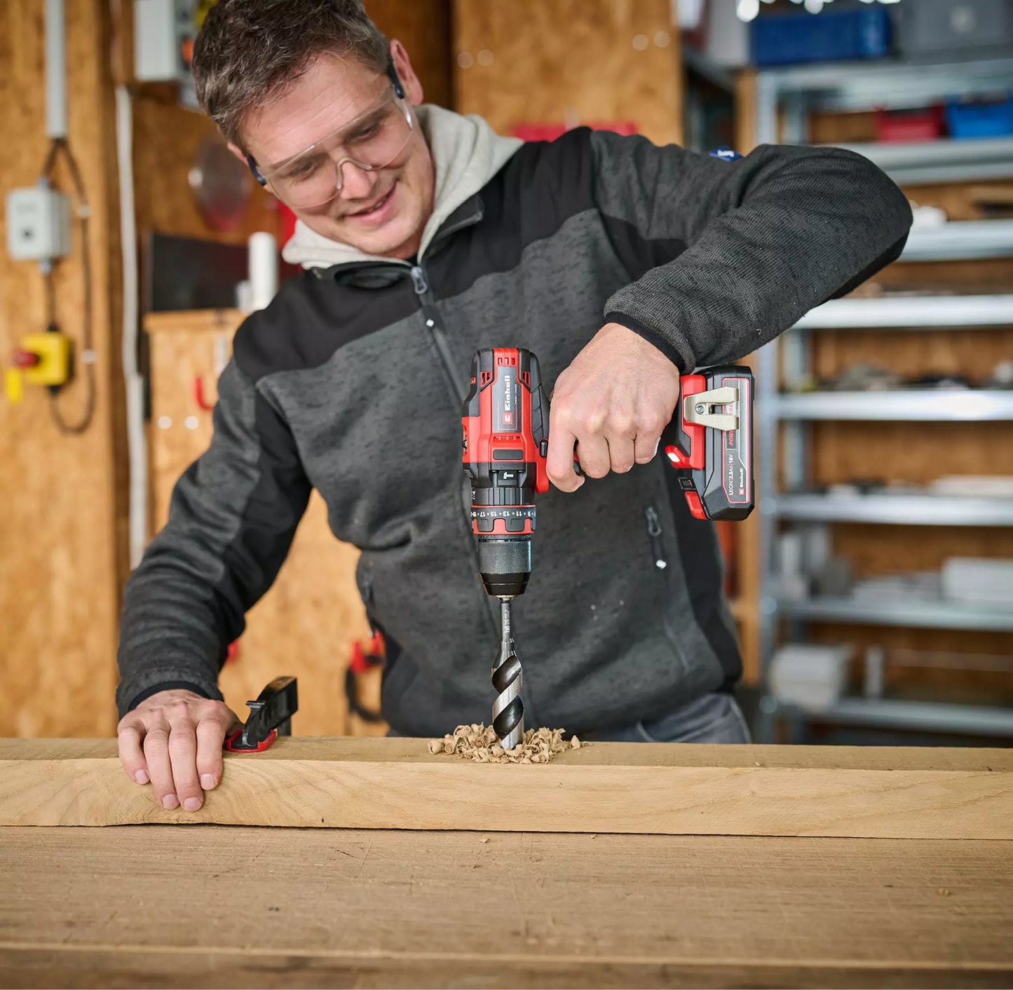 Taladro percutor a batería 18V con 1bat 2,5Ah y cargador TE-CD 18/44 Li-i Einhell