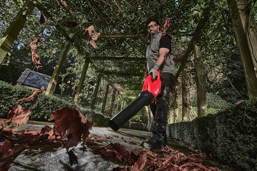 Soplador M18 Fuel + 2bat 8Ah + Cargador rápido Milwaukee