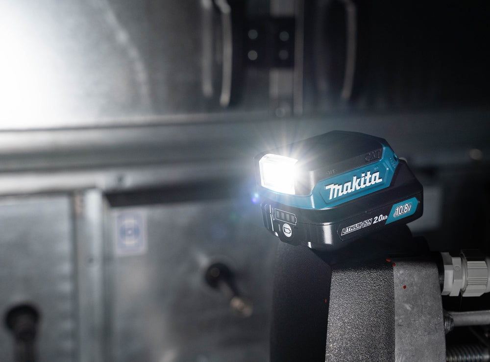 Luz LED portátil 12Vmax CXT Makita ML103